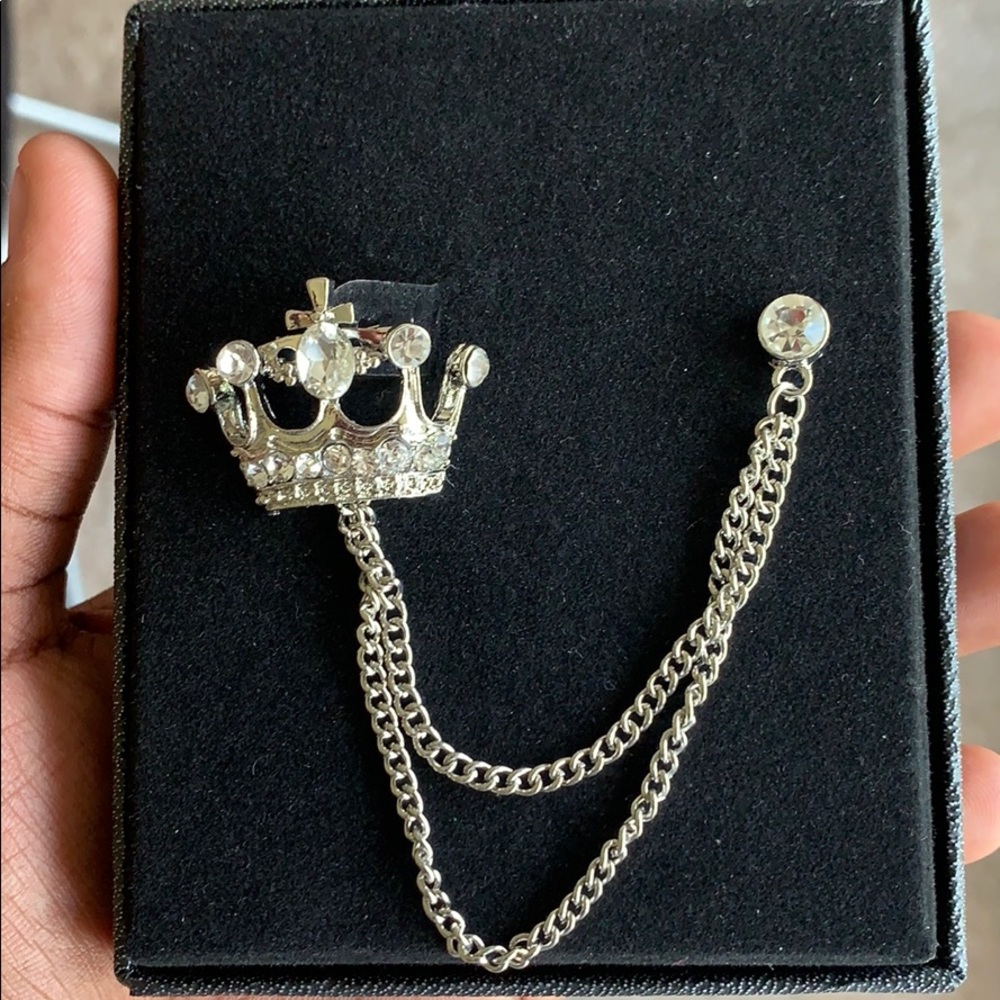 Silver crown brooch pin